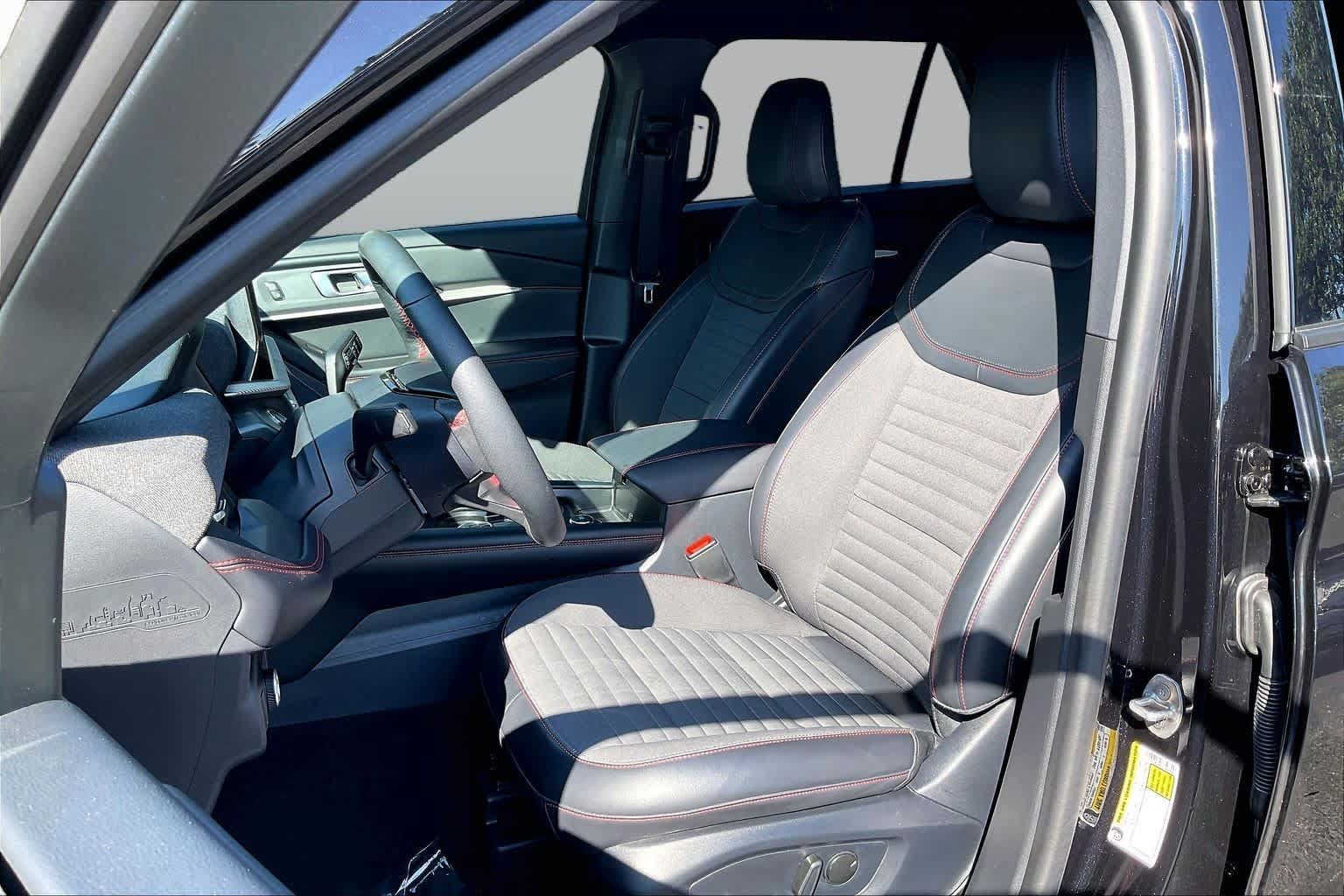 Used 2026 Ford Explorer ST-Line w/ ST-Line Street Pack RWD image 24