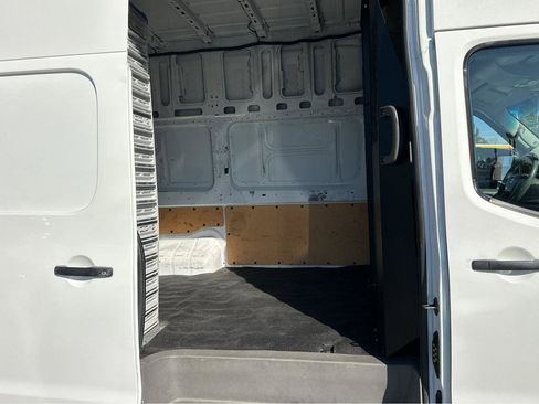 Used 2019 Nissan NV 2500 SV w/ Navigation Package image 9