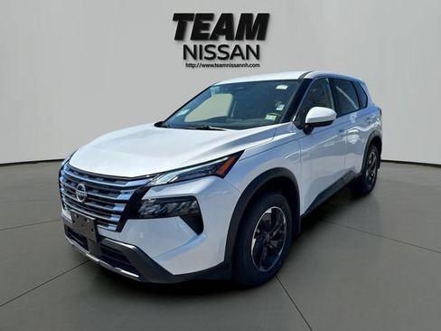 Used 2025 Nissan Rogue SV AWD/4WD image 3