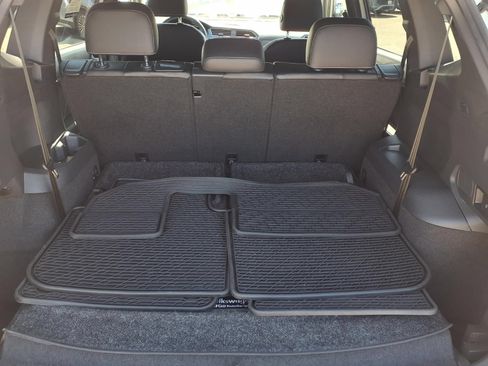 Certified 2022 Volkswagen Tiguan SE R-Line FWD image 8