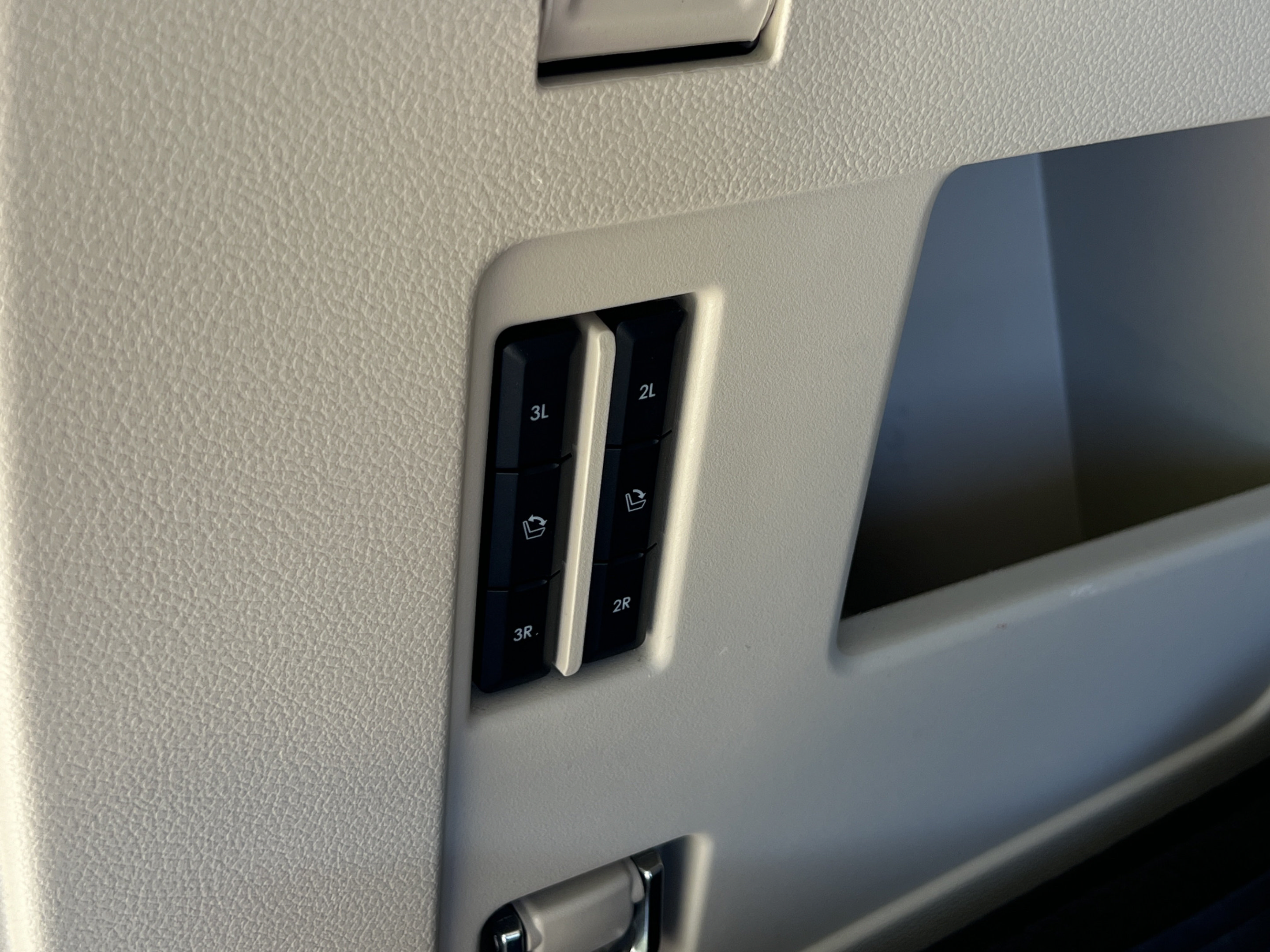 Used 2020 Lincoln Navigator Reserve w/ Luxury Package RWD image 35