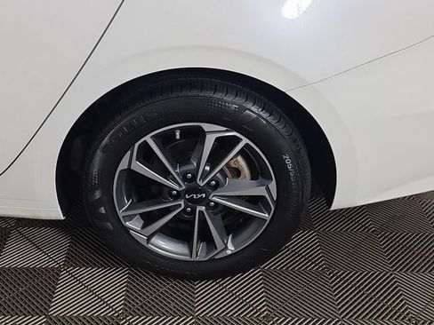 Used 2024 Kia Forte LXS w/ LXS Technology Package FWD image 17
