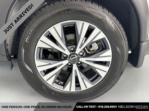 Used 2023 Nissan Rogue SV image 29