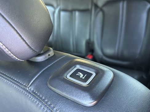 Used 2022 Jeep Wagoneer Series III w/ Premium Group I AWD/4WD image 22