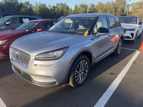 Used 2022 Lincoln Corsair Standard w/ Equipment Group 101A image 2