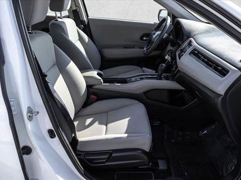 Used 2017 Honda HR-V LX image 24