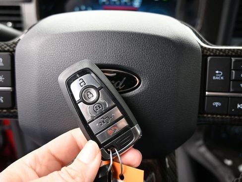 New 2025 Ford F150 Lariat w/ Equipment Group 502A High image 28