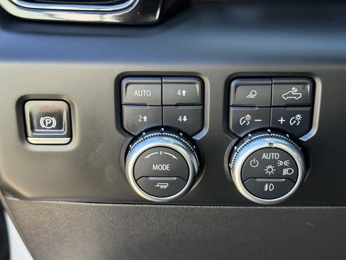 Used 2024 GMC Sierra 1500 AT4 w/ Technology Package image 25