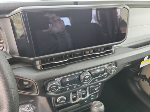 New 2026 Jeep Gladiator Sport AWD/4WD image 16