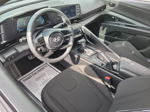 Certified 2025 Hyundai Elantra Sport image 5
