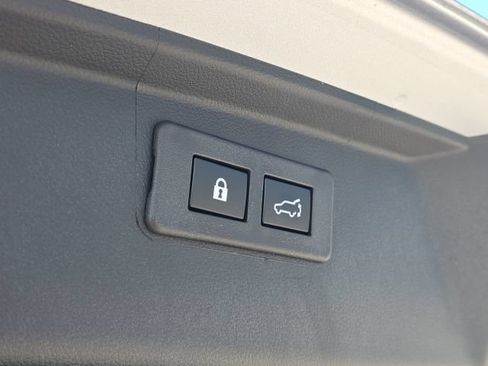 Used 2025 Subaru Outback Touring XT AWD/4WD image 13