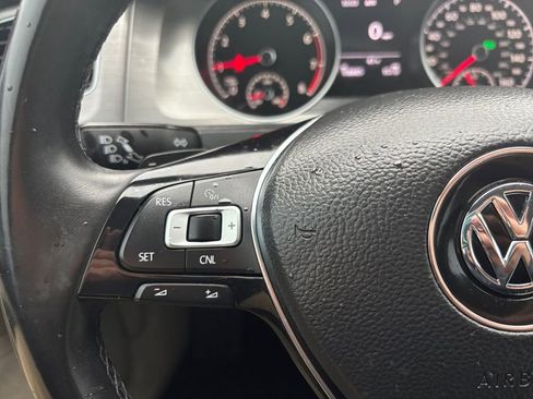 Used 2017 Volkswagen Golf S image 18