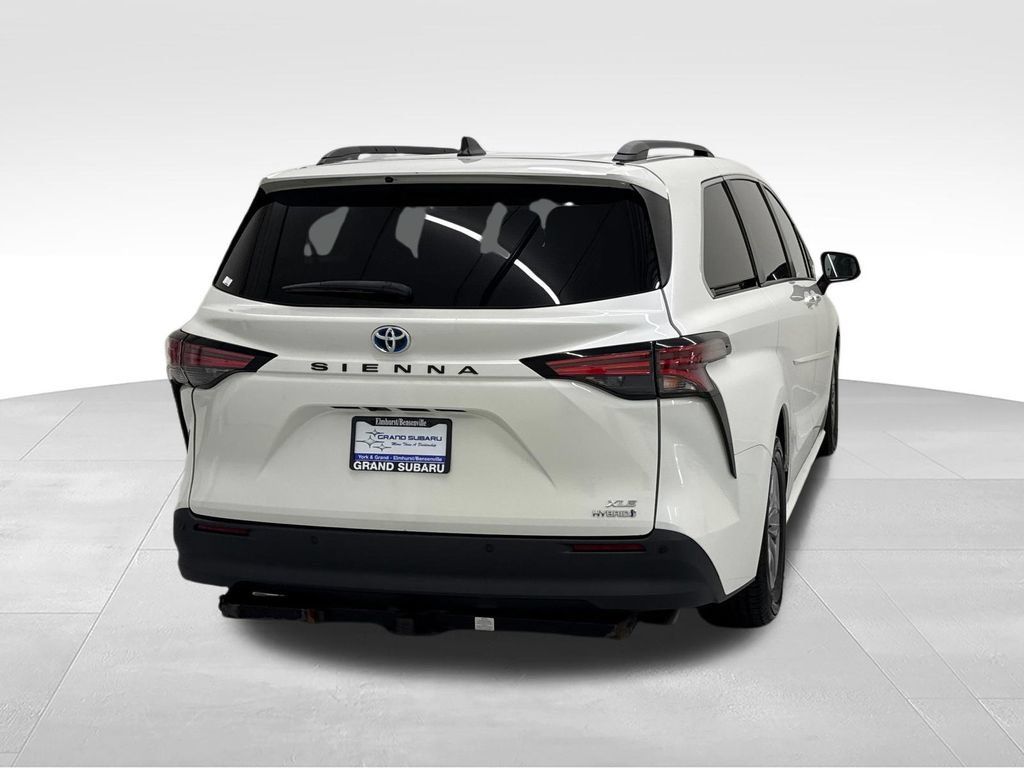 Used 2021 Toyota Sienna XLE w/ XLE Plus Package FWD image 6