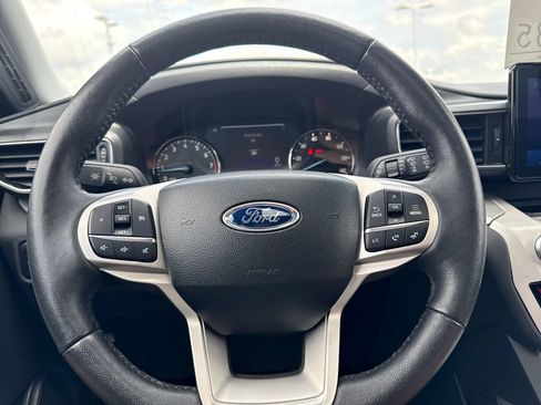 Used 2024 Ford Explorer XLT w/ XLT Sport Appearance Package AWD/4WD image 20