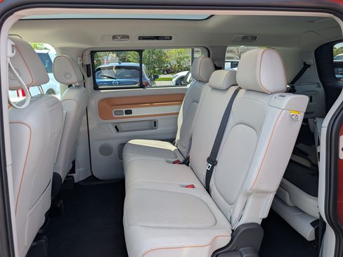 Used 2025 Volkswagen ID. Buzz Pro S Plus RWD image 16