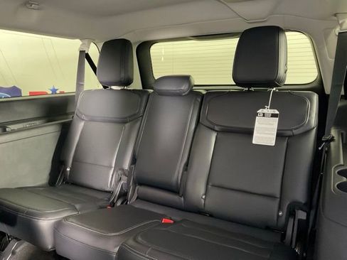 New 2025 Ford Expedition Max Platinum w/ Driver's Package image 17