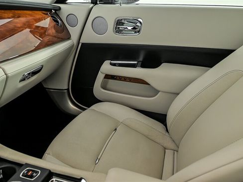 Used 2015 Rolls-Royce Wraith RWD image 36