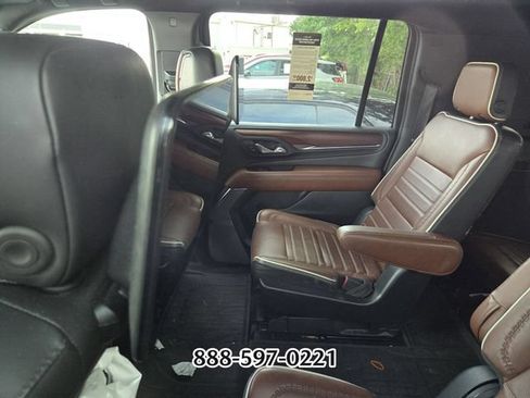 Used 2023 GMC Yukon XL Denali Ultimate w/ LPO, Floor Liner Package AWD/4WD image 3