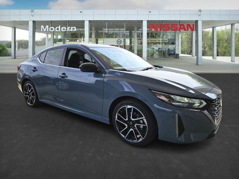 New 2025 Nissan Sentra SR image 2