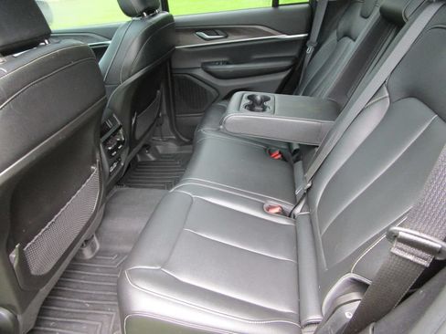 Used 2024 Jeep Grand Cherokee Limited AWD/4WD image 21