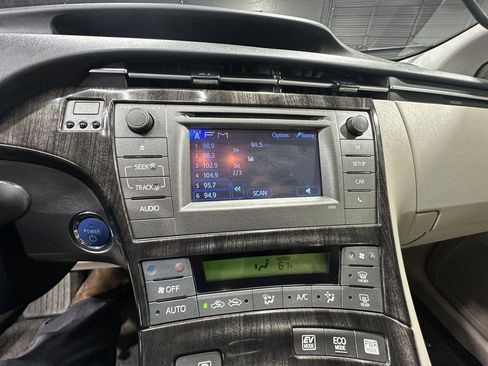 Used 2013 Toyota Prius Two FWD image 19