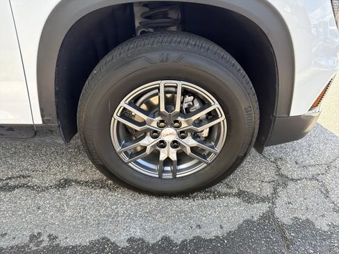 Certified 2025 GMC Acadia Elevation FWD image 12