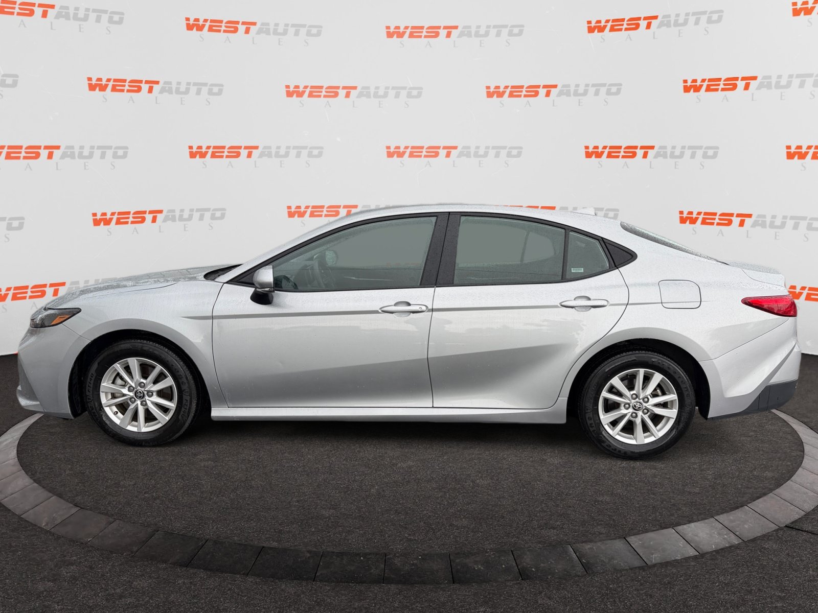 Used 2025 Toyota Camry LE FWD image 2