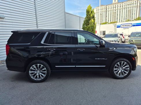 Used 2021 GMC Yukon Denali w/ Denali Premium Package AWD/4WD image 2