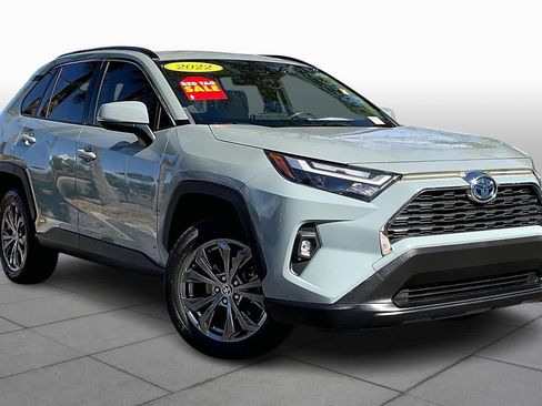 Used 2022 Toyota RAV4 XLE Premium image 3