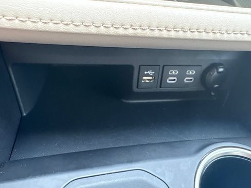 Used 2023 Toyota Highlander XLE AWD/4WD image 36
