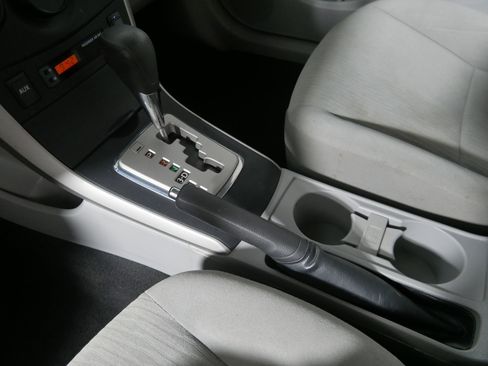 Used 2010 Toyota Corolla LE image 24