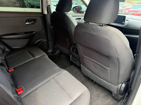 Used 2022 Nissan Rogue SV AWD/4WD image 16