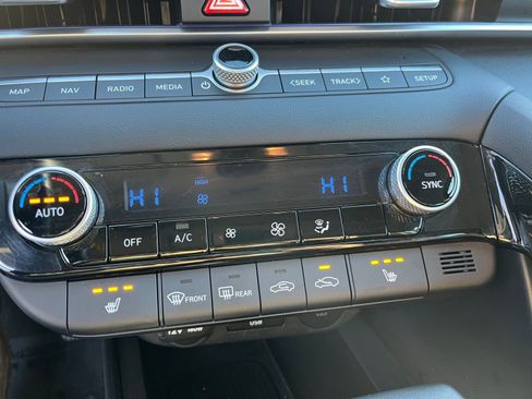 Used 2025 Hyundai Elantra SEL image 24