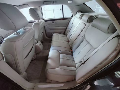 Used 2009 Cadillac DTS w/ Trunk Convenience Package FWD image 42