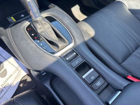 Used 2024 Honda HR-V EX-L image 16