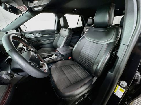 Used 2025 Ford Explorer ST-Line w/ ST-Line Street Pack AWD/4WD image 14