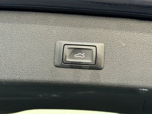 Used 2017 Audi Q5 2.0T Premium Plus w/ Technology Package image 15