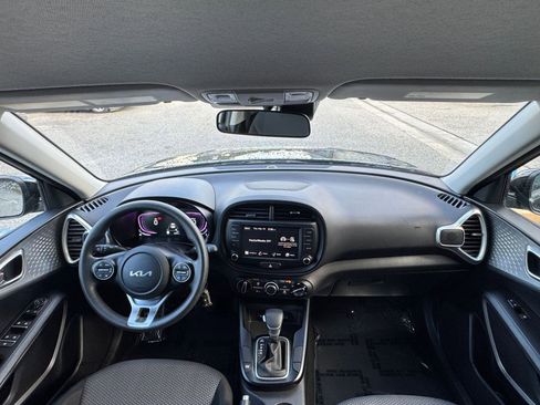 Used 2025 Kia Soul LX w/ LX Technology Package image 31
