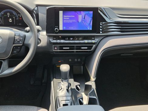 Used 2026 Toyota Camry LE FWD image 17