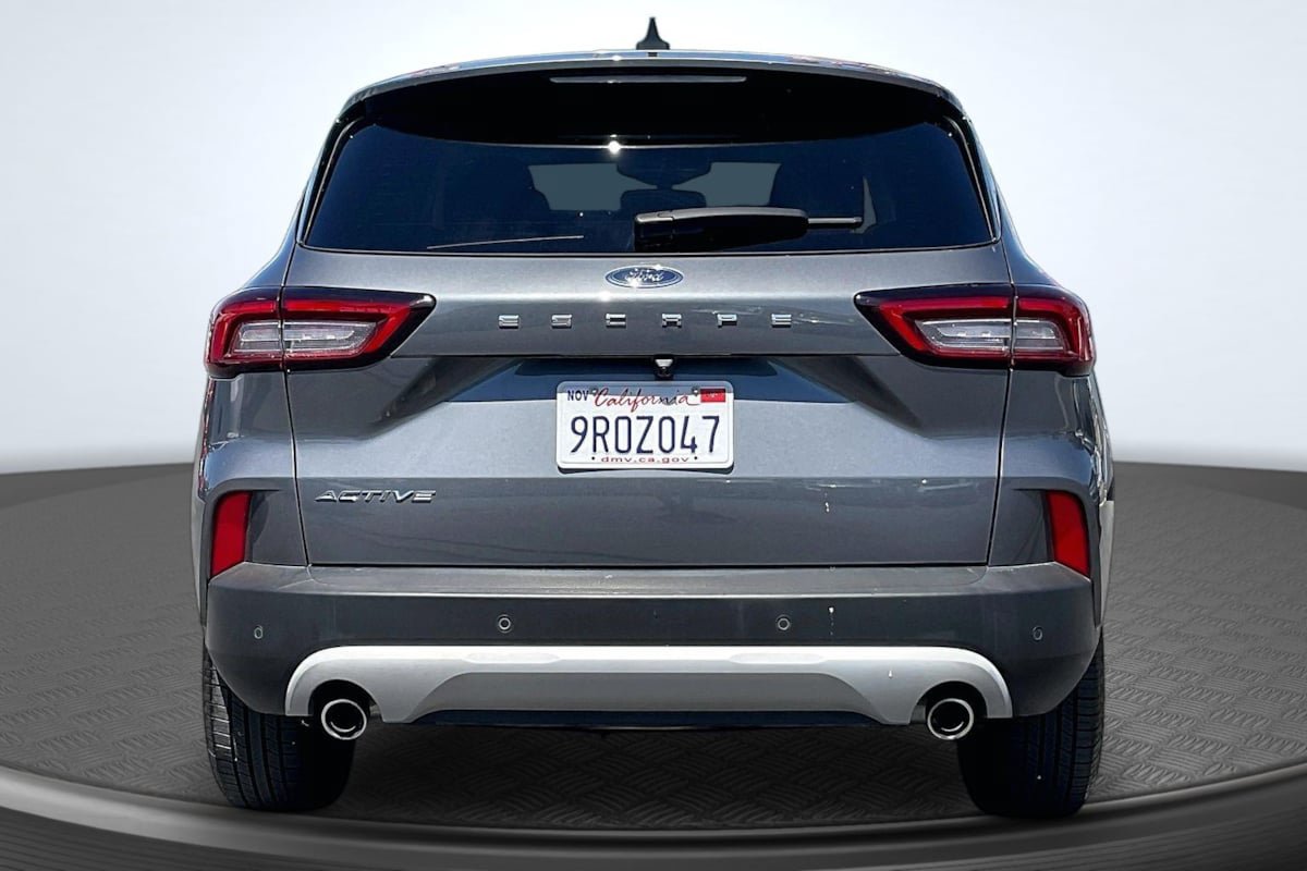 Used 2023 Ford Escape Active w/ Cold Weather Package FWD image 4