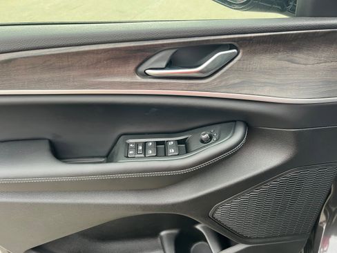 New 2026 Jeep Grand Cherokee Altitude image 11