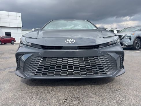 Used 2025 Toyota Camry SE image 8