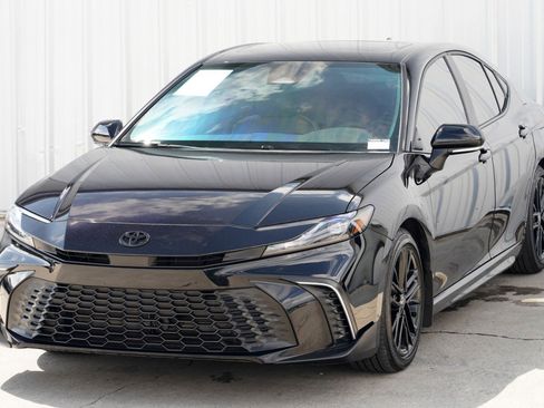 Used 2025 Toyota Camry SE w/ Convenience Package image 47
