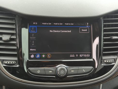 Used 2020 Chevrolet Trax LT w/ LT Convenience Package FWD image 18