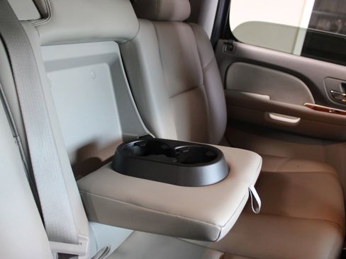 Used 2011 Chevrolet Avalanche LTZ image 20