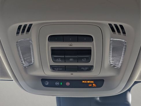 Used 2023 Buick Envision Avenir FWD image 21