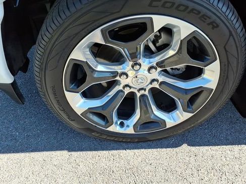 Used 2024 RAM 1500 Limited w/ Body Color Bumper Group image 10
