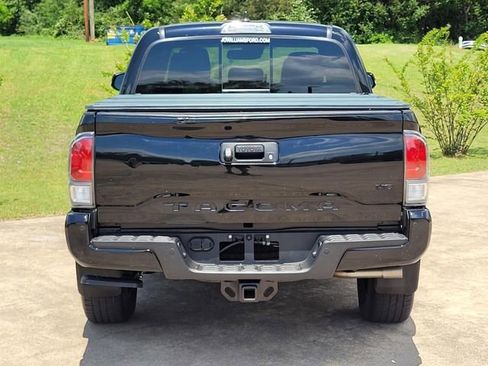 Used 2020 Toyota Tacoma TRD Sport w/ TRD Premium Sport Package AWD/4WD image 5