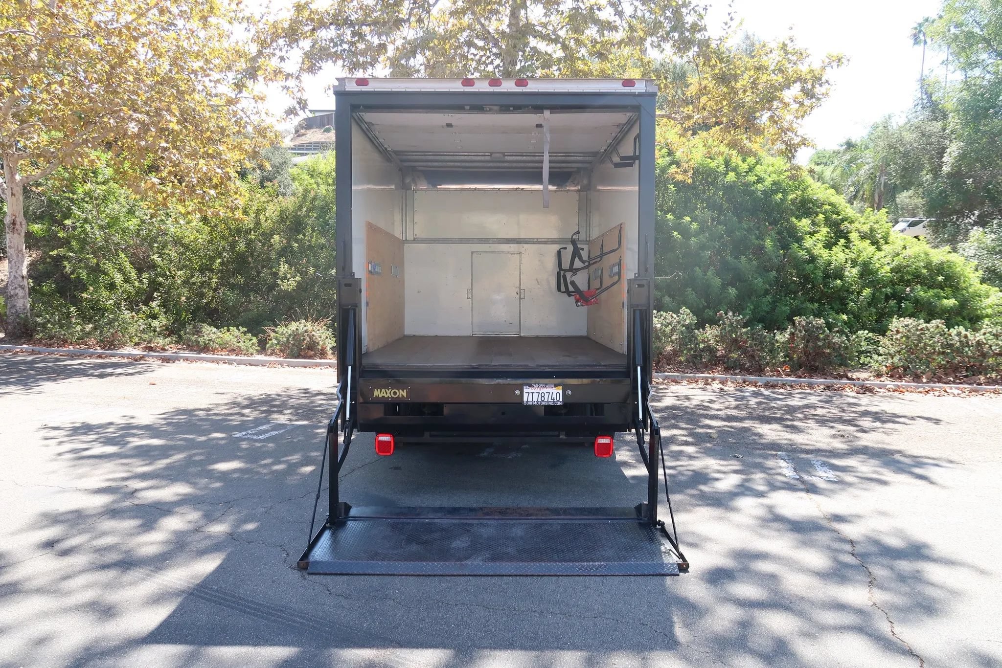 Used 2004 Chevrolet Express 3500 w/ Chrome Appearance Package RWD image 19