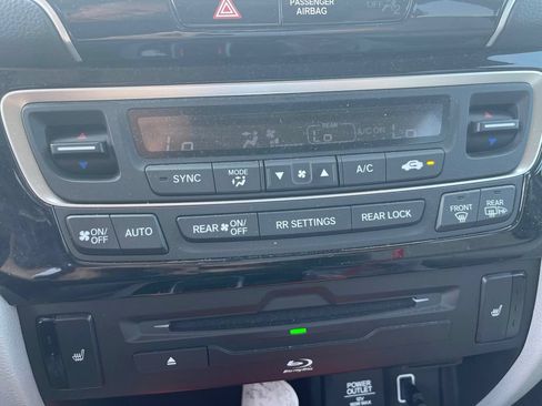 Used 2020 Honda Pilot Touring image 19